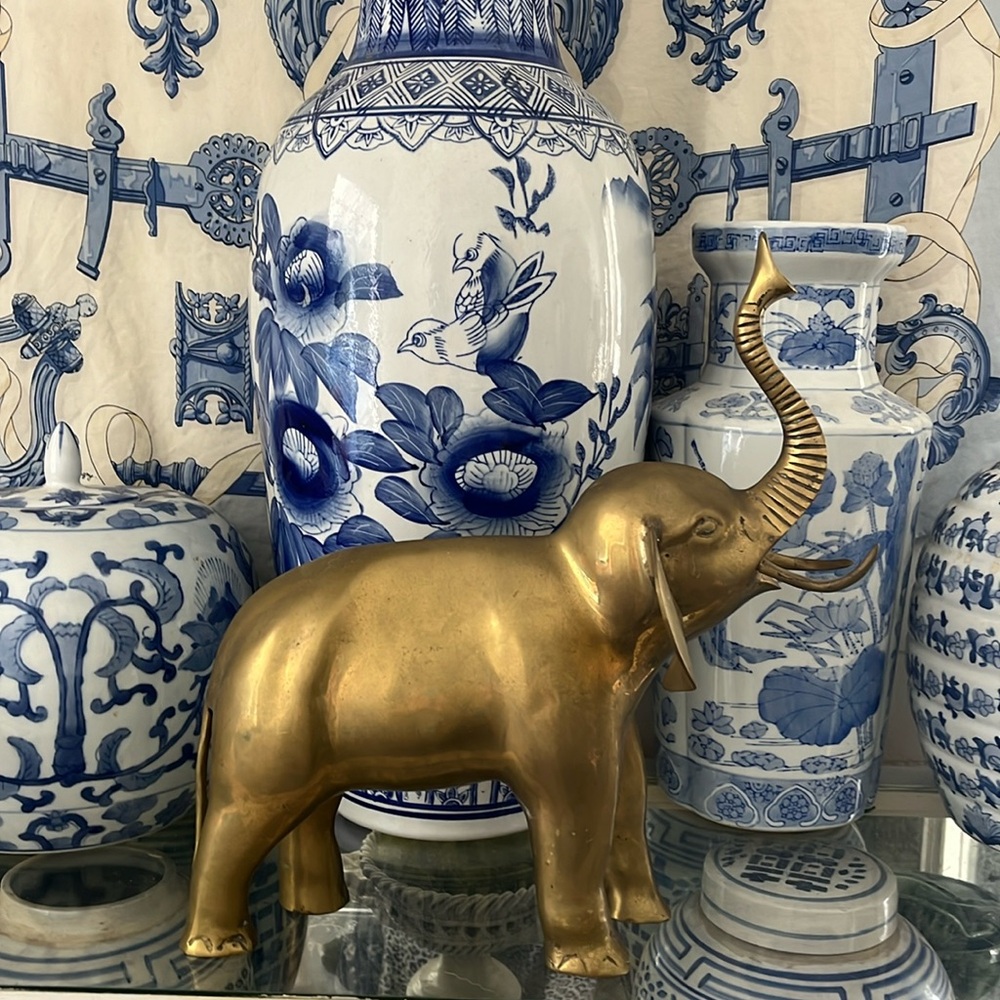 •VINTAGE MIDCENTURY BRASS ELEPHANT CHINOISERIE•